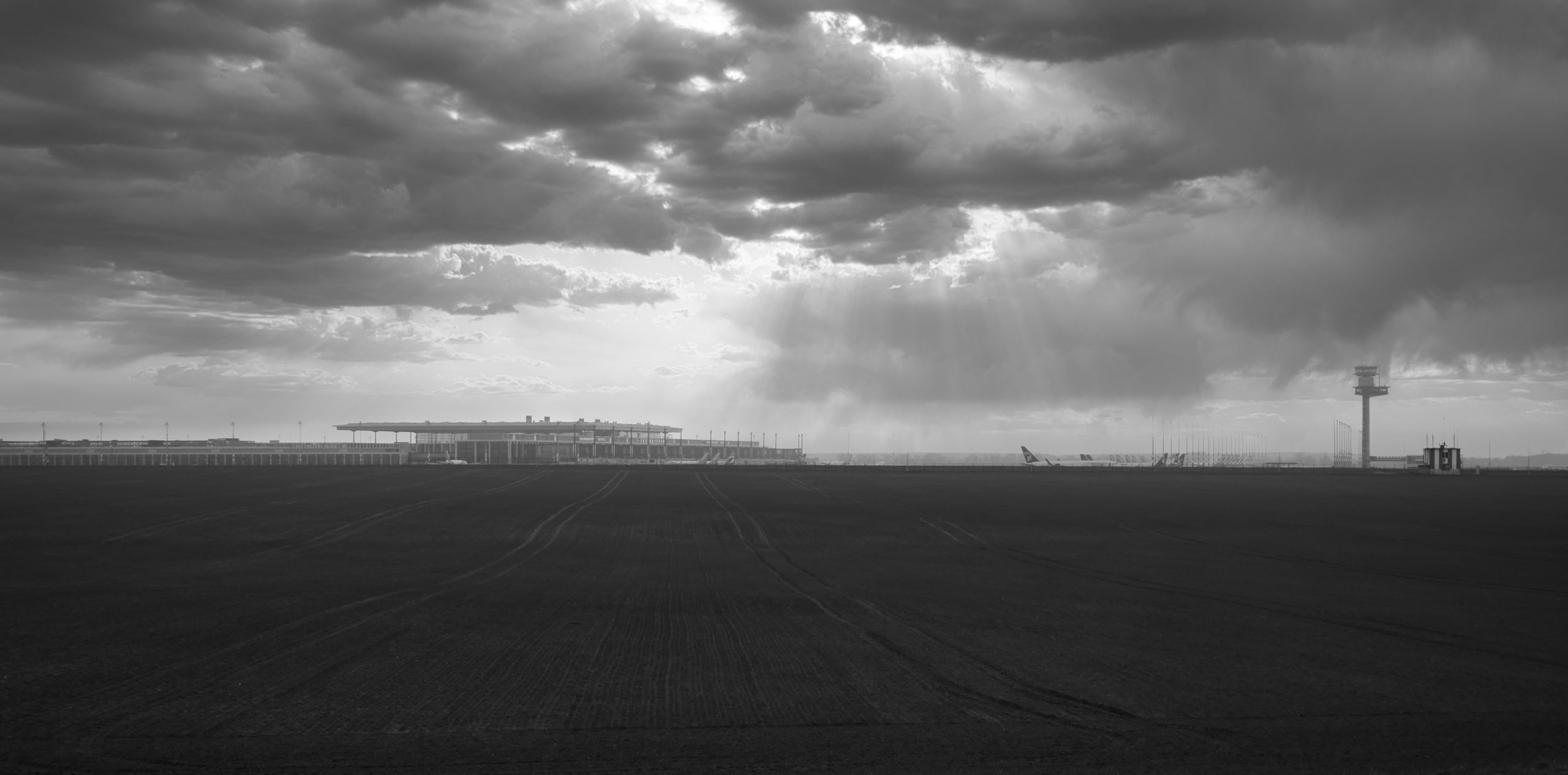 Impressionen vom Flughafen BER, in der Bauzeit und nach der Eröffnung